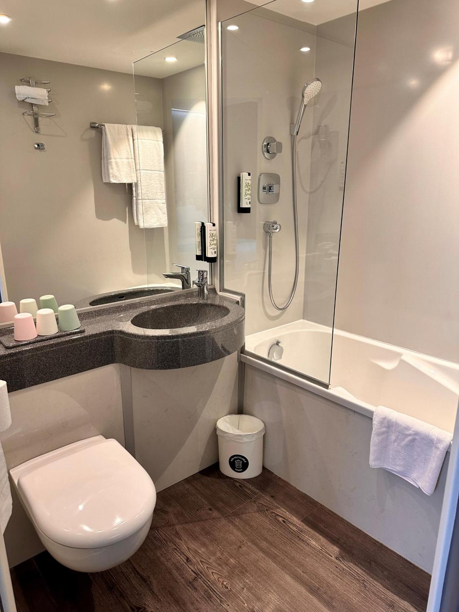 Hotel Kyriad Rennes Centre Gare Bagian luar foto